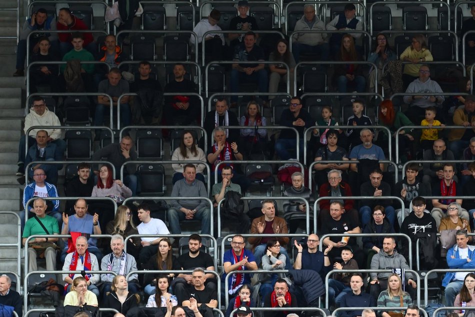 Łódź. Kibice na meczu PGE Budowlani Łódź