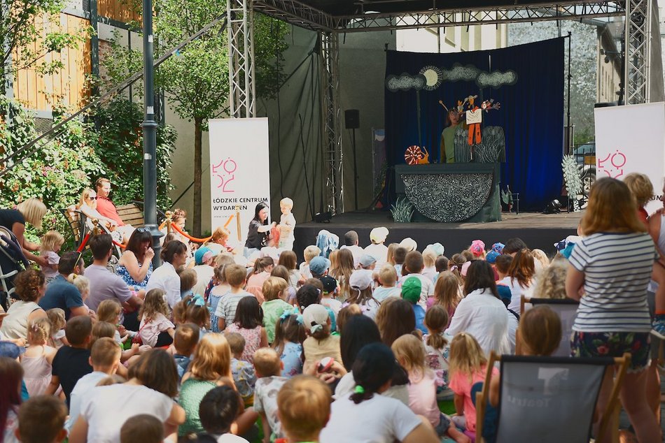 Łódź. Baśniowa Piotrkowska w Łodzi. Magiczny teatr zachwycił najmłodszych widzów
