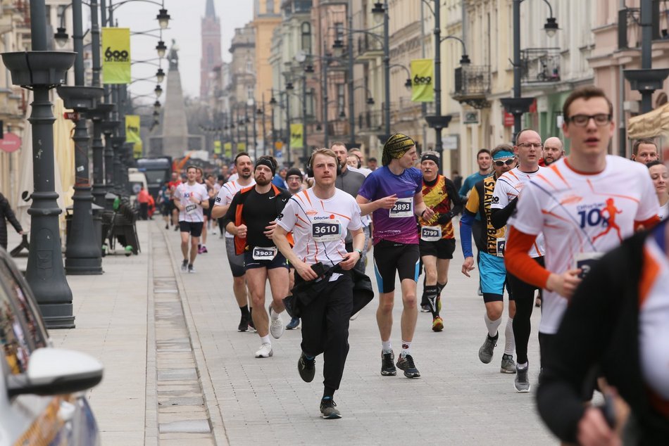DOZ Maraton 2023. Brałeś udział w biegu? Znajdź się na zdjęciach!