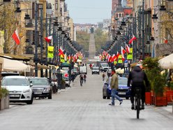 Dzień Flagi w Łodzi. Tłumy mieszkańców na Piotrkowskiej [ZDJĘCIA]