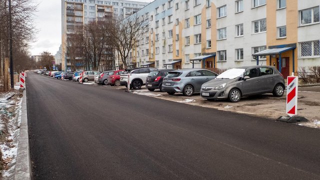 Remont Bartoka w Łodzi. Jest już nowa nawierzchnia i miejsca parkingowe [ZDJĘCIA]