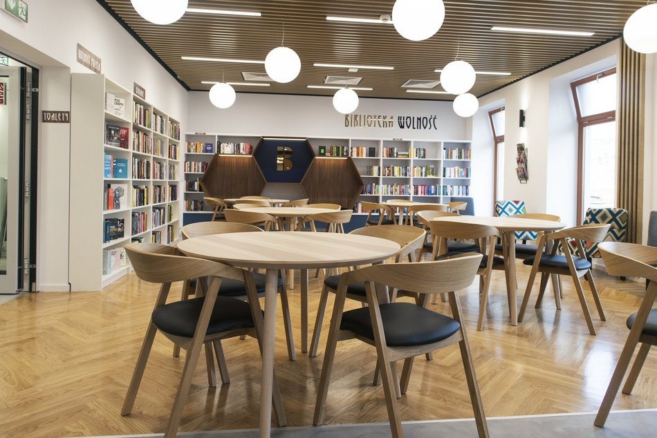 Łódź. Tydzień w Bibliotece Miejskiej w Łodzi. Wystawa malarstwa, swap ubraniowy, spotkania i więcej