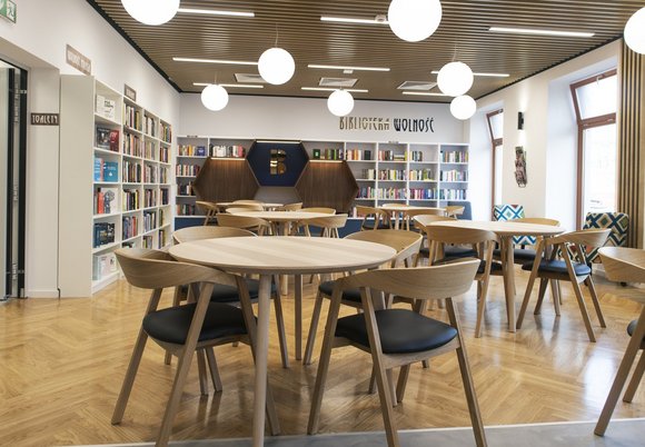 Łódź. Tydzień w Bibliotece Miejskiej w Łodzi. Wystawa malarstwa, swap ubraniowy, spotkania i więcej