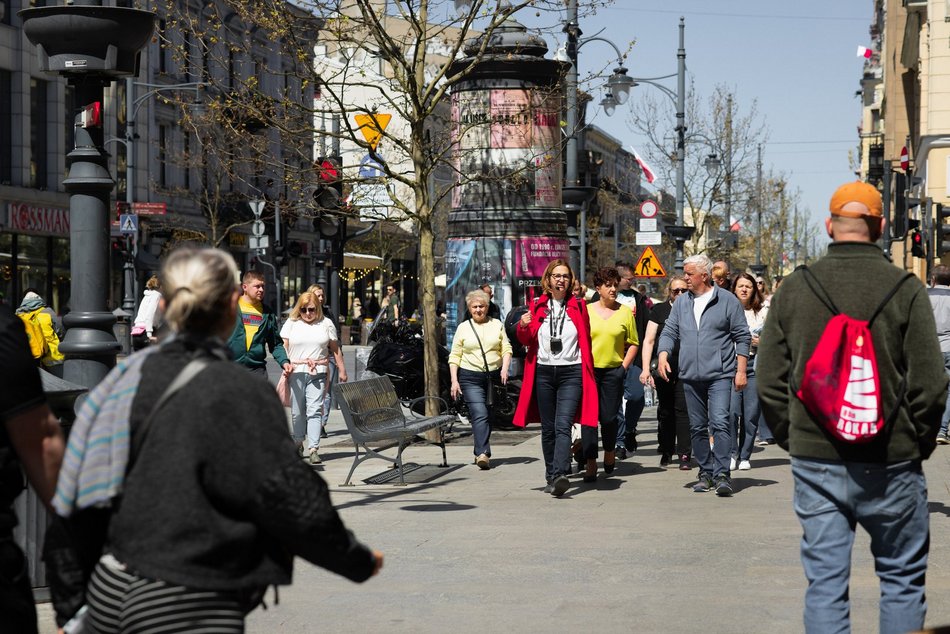 Łódź. Majówka na Piotrkowskiej w Łodzi. Tłumy spacerowiczów od rana do wieczora!