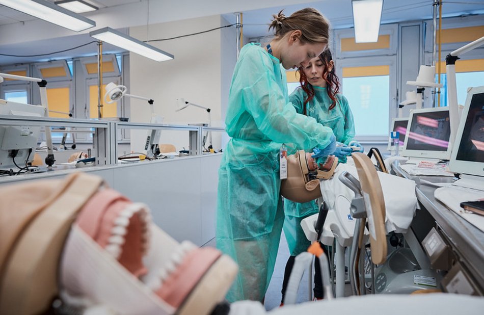 Letnia Szkoła UMED w Łodzi. Trwa obóz naukowy dla uczniów z całej Polski