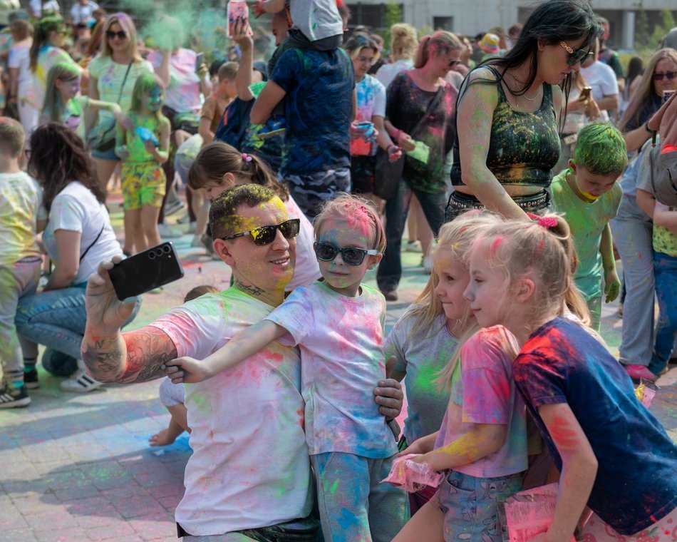 Łódź. Święto Kolorów w Ogrodach Geyera w Łodzi. Świetna zabawa i mnóstwo uśmiechu