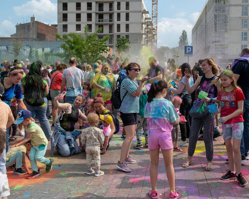 Łódź. Święto Kolorów w Ogrodach Geyera w Łodzi. Świetna zabawa i mnóstwo uśmiechu