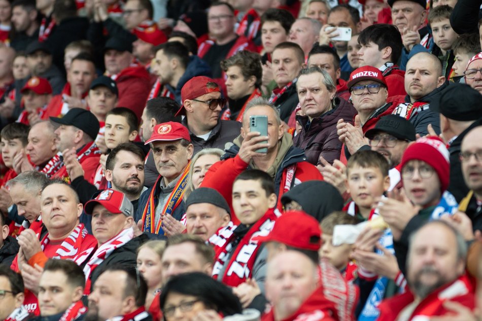 Łódź. Kibice na meczu Widzewa Łódź z Górnikiem Zabrze. Byłeś/aś? Znajdź się w galerii!