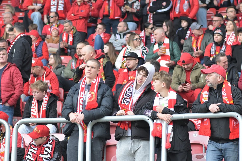 Łódź. Kibice na meczu Widzew Łódź - Bruk-Bet Termalica Nieciecza. Byłeś/aś? Znajdź się w galerii!