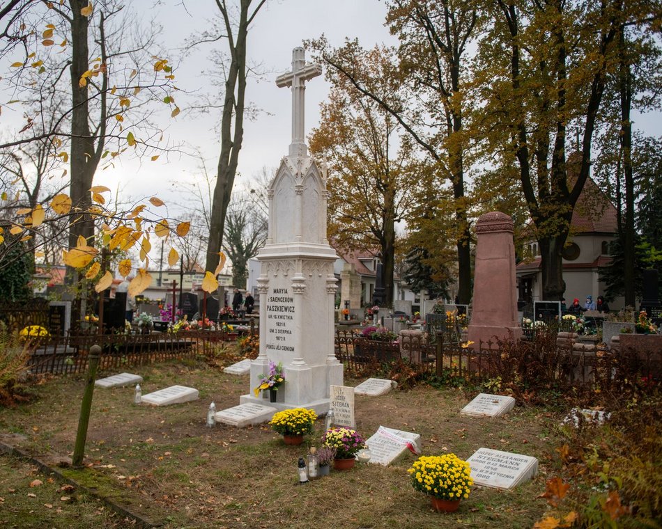 Stary Cmentarz w Łodzi, pomnik Marii z Saengerów Paszkiewicz 