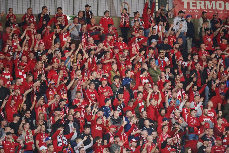 Kibice Widzewa Łódź na trybunach podczas meczu z Górnikiem Zabrze