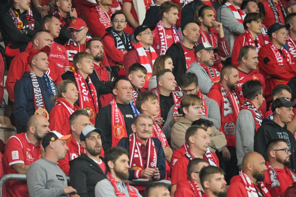 Kibice Widzewa Łódź z Pogonią Szczecin. Byłeś/aś tam? Znajdź się w galerii!