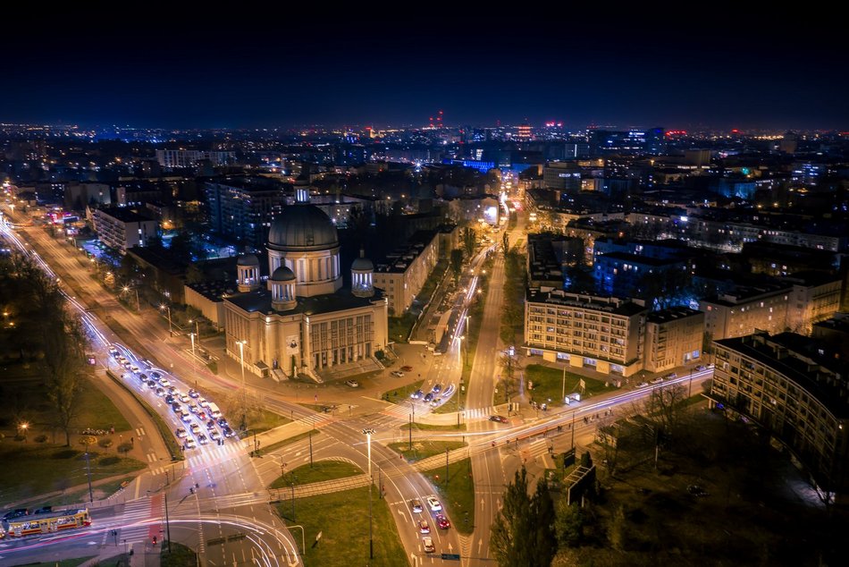 Rondo Solidarności w Łodzi nocą zachwyca! Z tej perspektywy go nie znasz