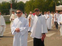 Łódź. Boże Ciało w Łodzi. Ulicami miasta przeszła procesja z kościoła M.B. Zwycięskiej