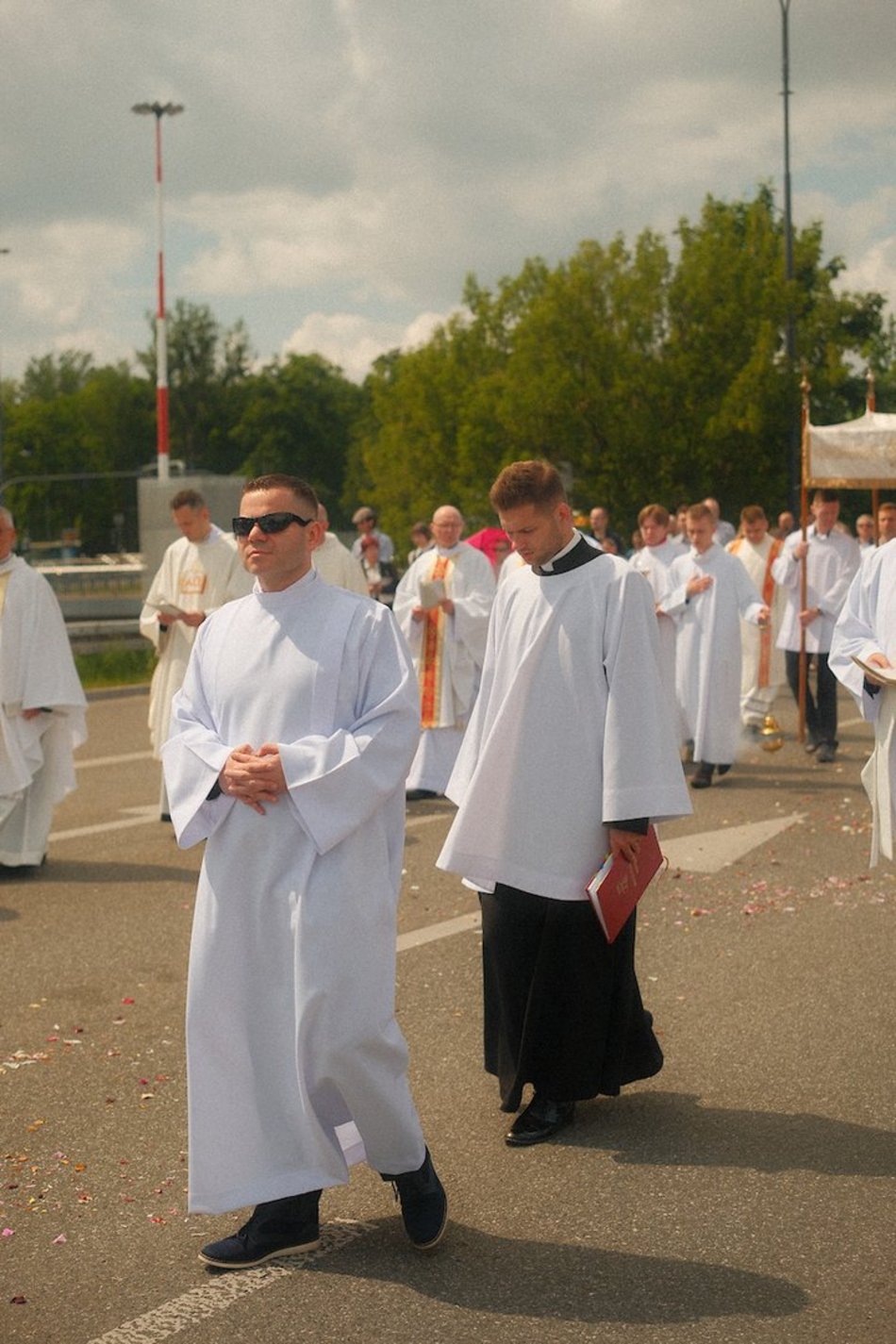 Łódź. Boże Ciało w Łodzi. Ulicami miasta przeszła procesja z kościoła M.B. Zwycięskiej