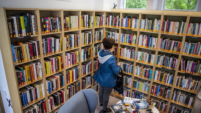 Nowości w bibliotekach na osiedlach. Tysiące książek i audiobooków dzięki głosom łodzian