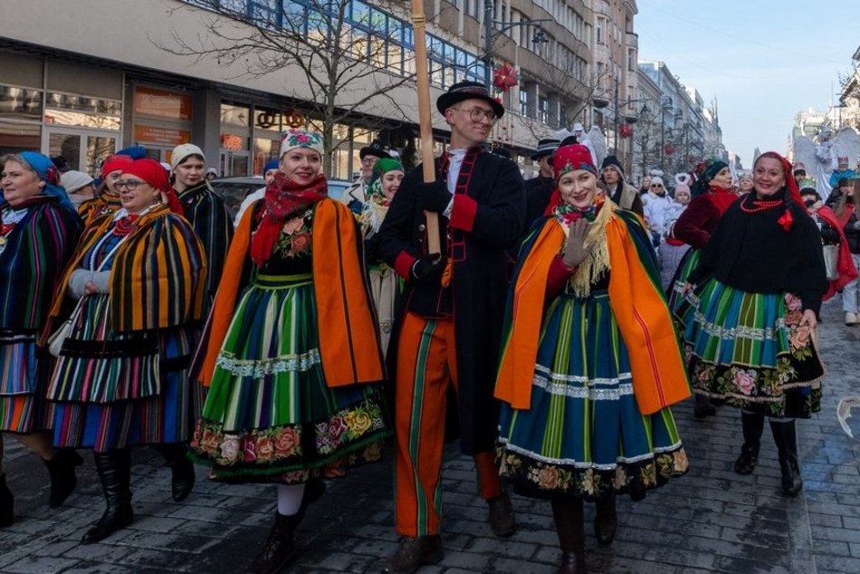 Łódź. Orszak Trzech Króli przeszedł ulicami Łodzi. Radosny pochód przyciągnął tłumy