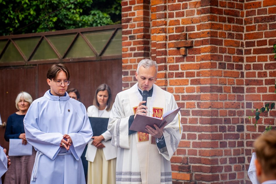 Łódź. Boże Ciało w Łodzi. Procesja z kościoła Matki Boskiej Zwycięskiej przeszła ulicami miasta