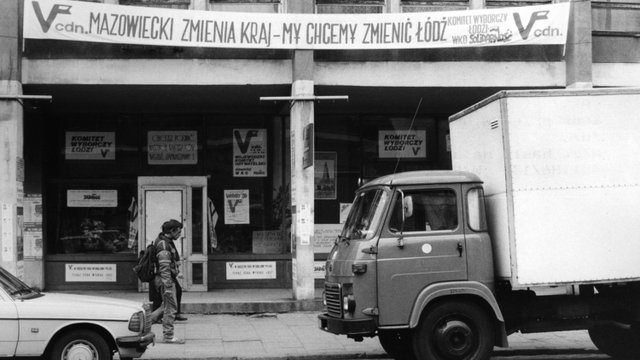 Sztandar wyprowadzić! Tak Łódź żegnała PZPR i budowała nową Polskę