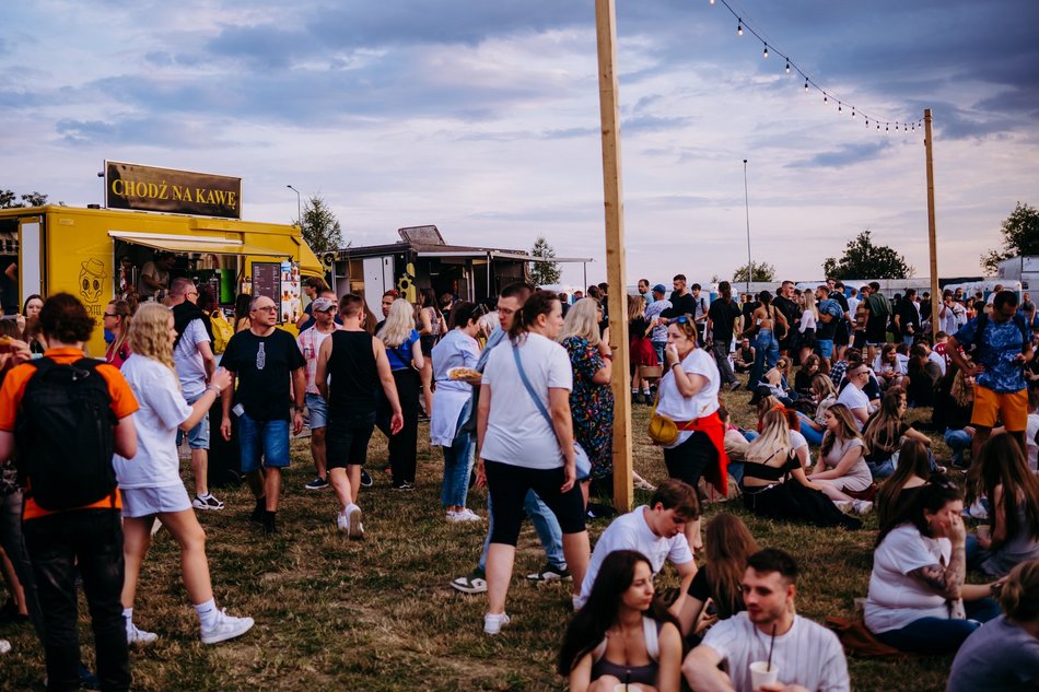 Strefa gastro na Łódź Summer Festival 2025. Sprawdź, co zjesz w food truckach!