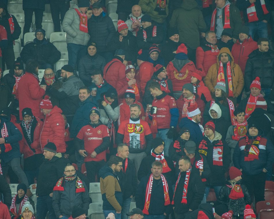 Kibice na meczu Widzewa Łódź z Pogonią Szczecin