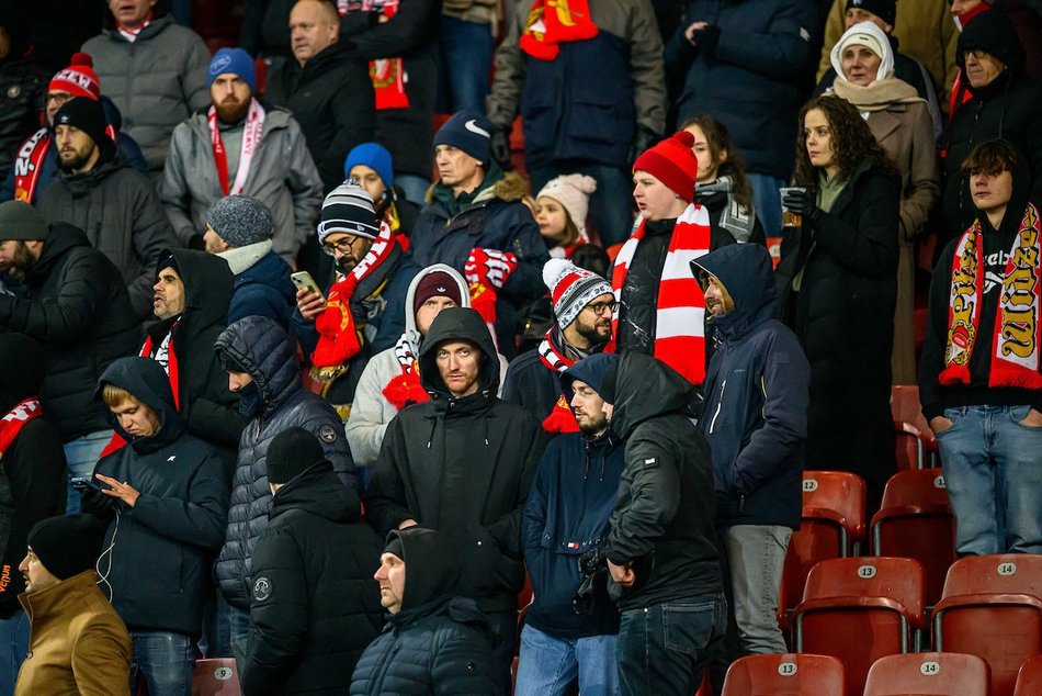Łódź. Kibice na meczu Widzewa Łódź z Koroną Kielce