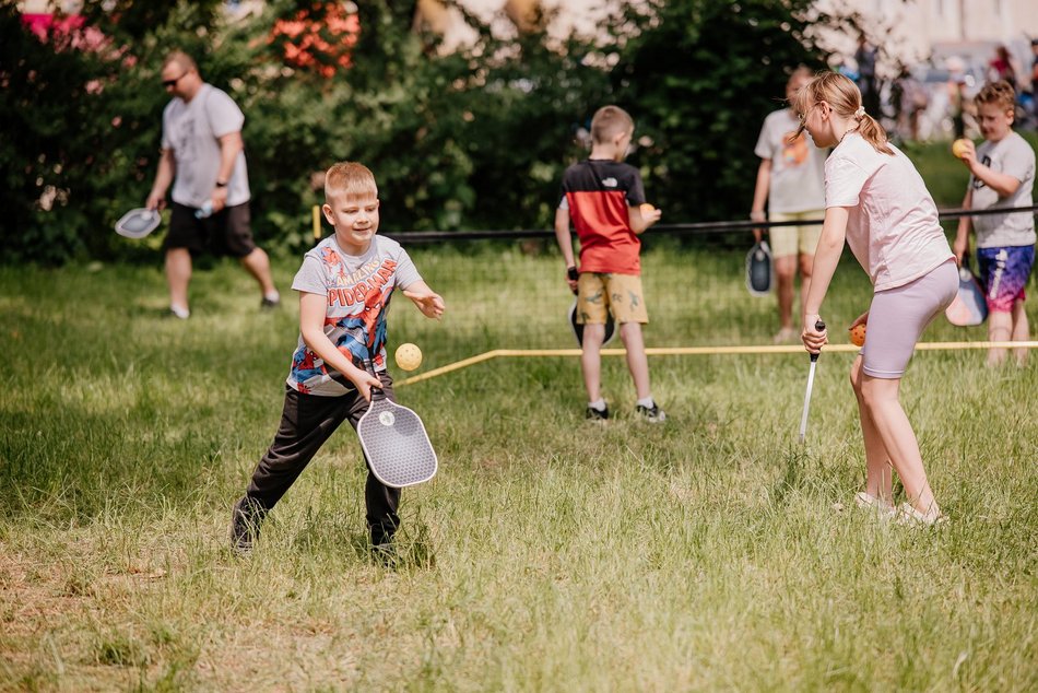 Łódź. Miejski Dzień Dziecka 2025 w Łodzi. Majka Jeżowska, dmuchańce i pokazy [ZDJĘCIA]