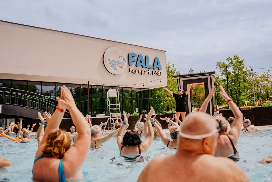 Łódź. Aquapark Fala w Łodzi dla seniorów. Aerobik i streching w jednym!