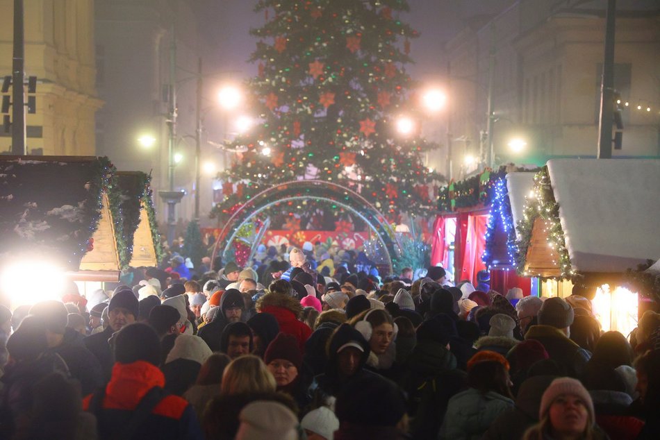 Tłumy na otwarciu Jarmarku Bożonarodzeniowego w Łodzi. Byłeś/aś? Znajdź się na zdjęciach!