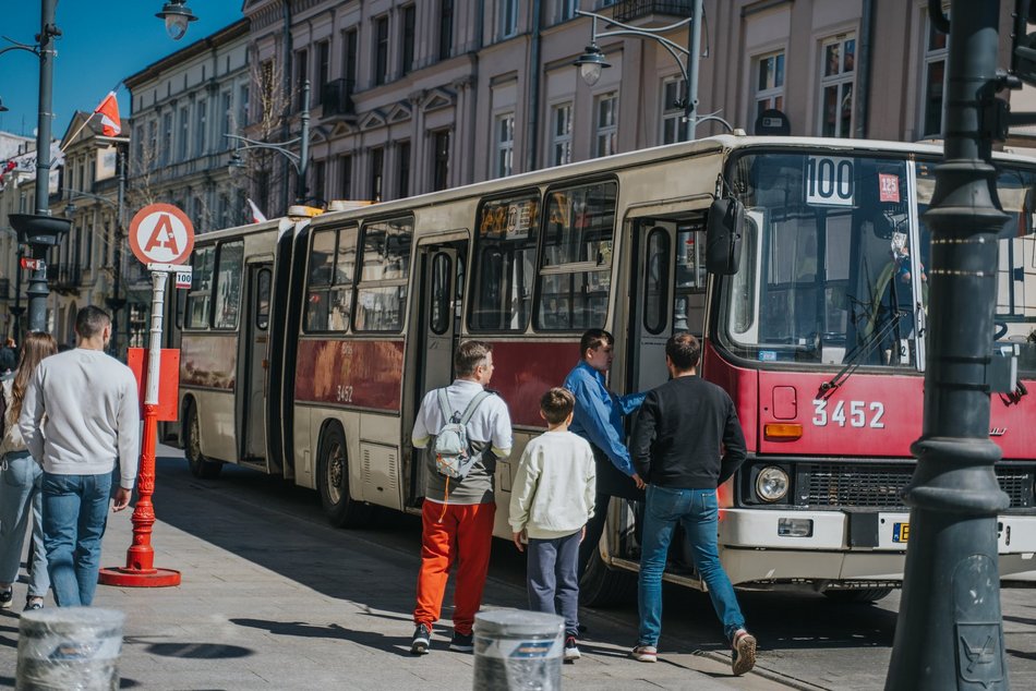 Łódź. Łódzkie Linie Turystyczne przyciągają tłumy. Kultowe pojazdy MPK Łódź znów hitem podróżnych!