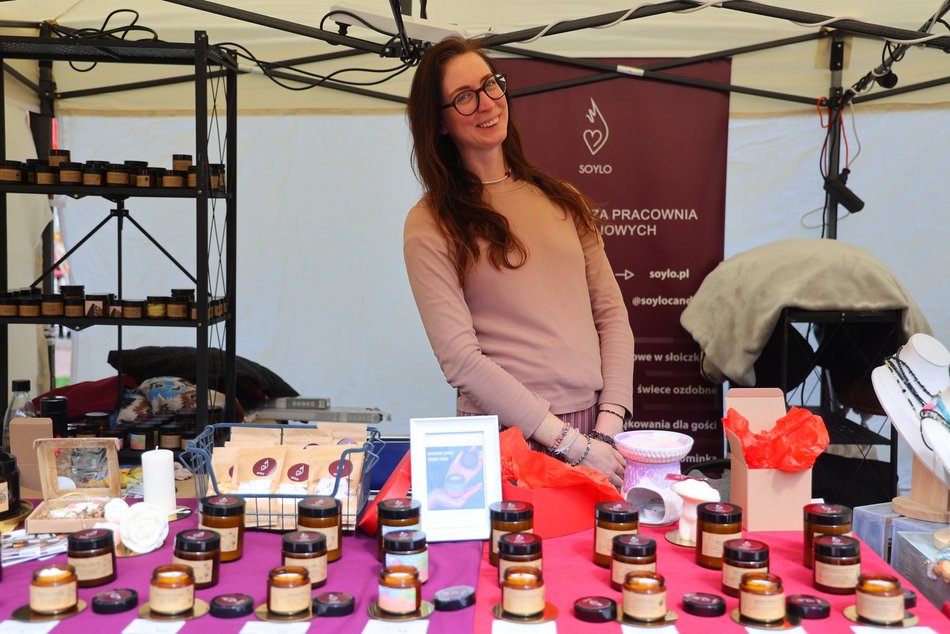 Łódź. Niedziela na targach rękodzieła w Manufakturze