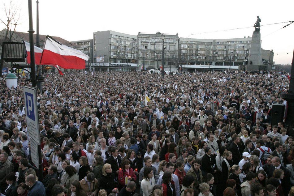 Łódź. 100-tysięczny Biały Marsz przeszedł z placu Wolności do archikatedry w Łodzi
