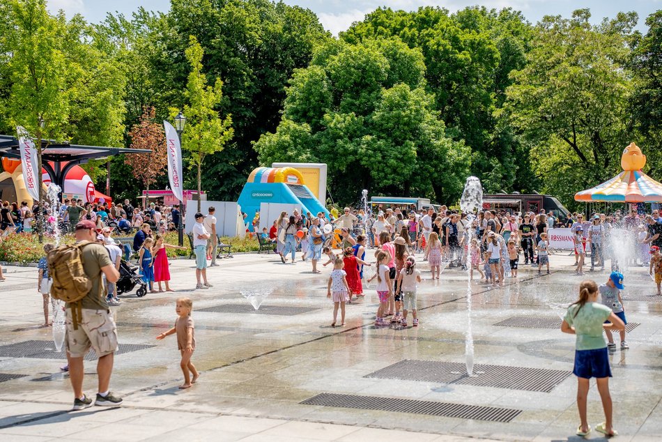 Łódź. Miejski Dzień Dziecka 2025 w Łodzi. Majka Jeżowska, dmuchańce i pokazy [ZDJĘCIA]