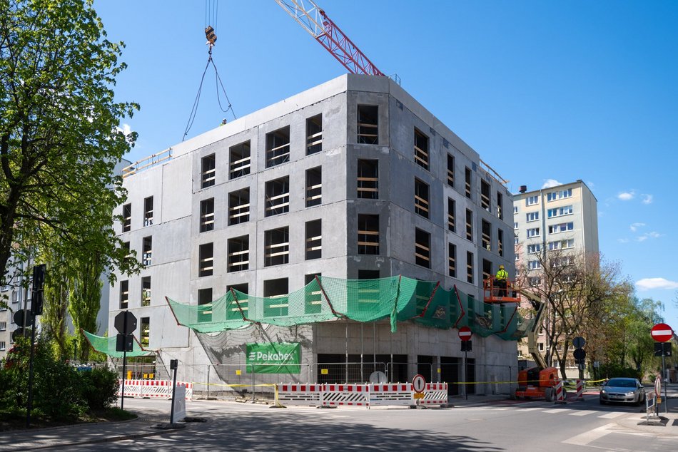 Łódź. Nowe mieszkania miejskie przy Młynarskiej w Łodzi rosną w oczach! Na jakim etapie są prace?