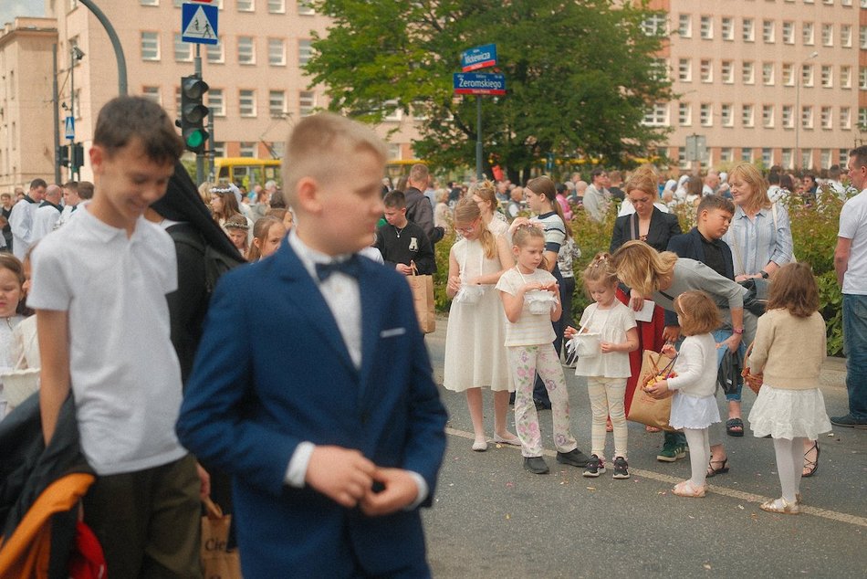 Łódź. Boże Ciało w Łodzi. Ulicami miasta przeszła procesja z kościoła M.B. Zwycięskiej