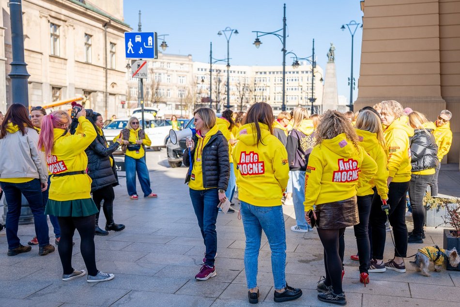 Łódź. Zobacz, jak "Babski Rajd AutoMocne" popędził Piotrkowską w Łodzi!