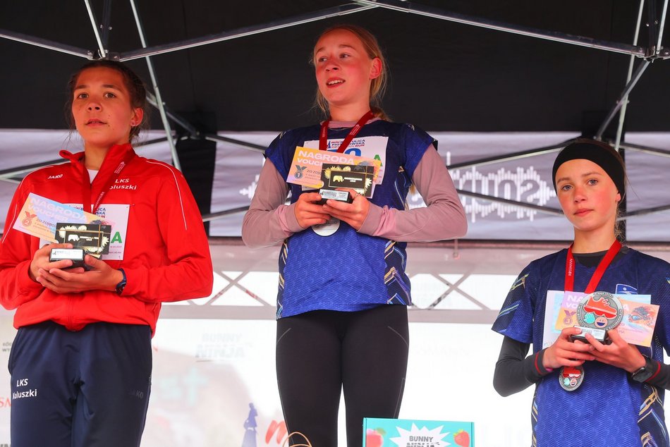 Mini Bieg Ulicą Piotrkowską w Łodzi w deszczu. To nie zepsuło jednak imprezy