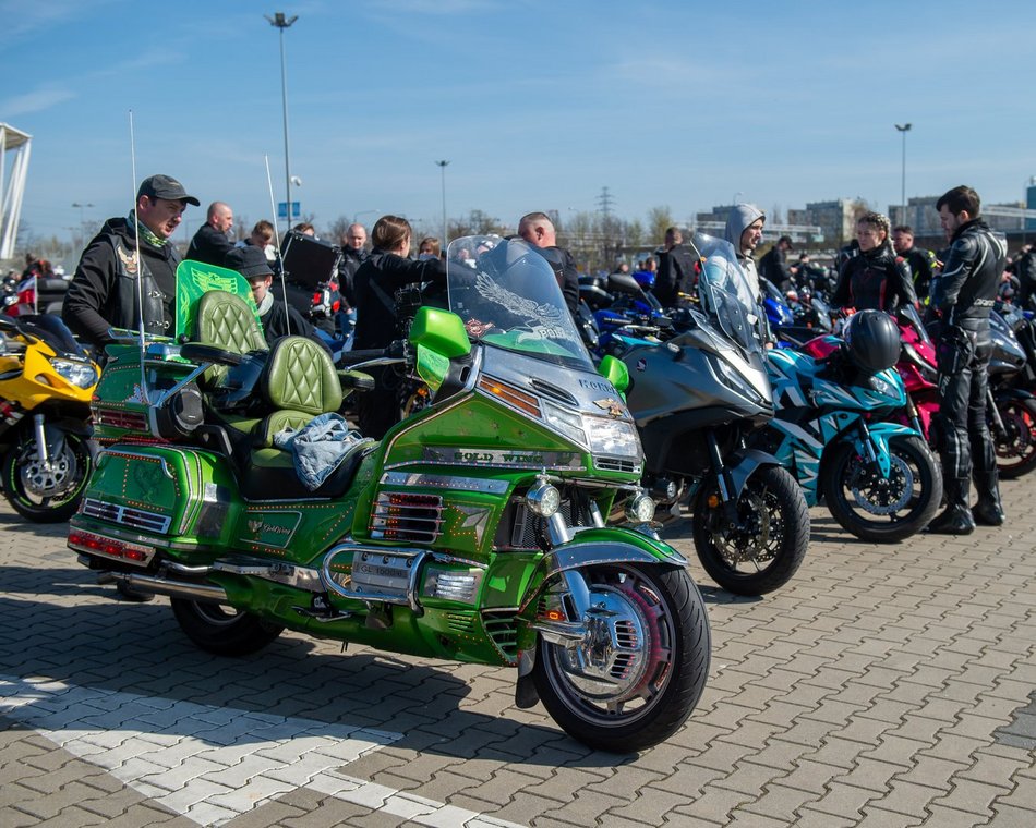 Parada motocyklistów przejechała ulicami Łodzi. Sezon rozpoczęty! Byłeś?