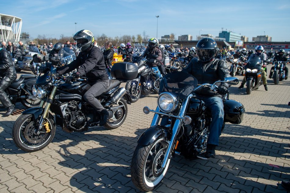 Parada motocyklistów przejechała ulicami Łodzi. Sezon rozpoczęty! Byłeś?