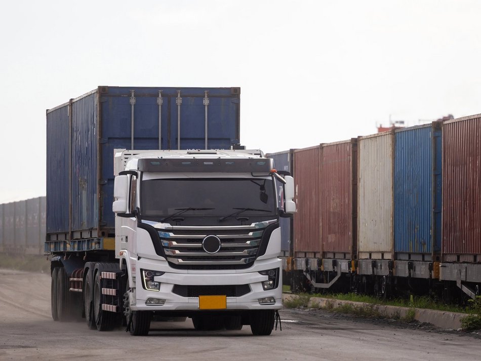 Łódź. Ciężarówka