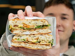 Łódź. Co robić w długi weekend w Łodzi? Kino pod chmurką, Rave for Dogs, Targ Staroci, wegański festiwal kulinarny