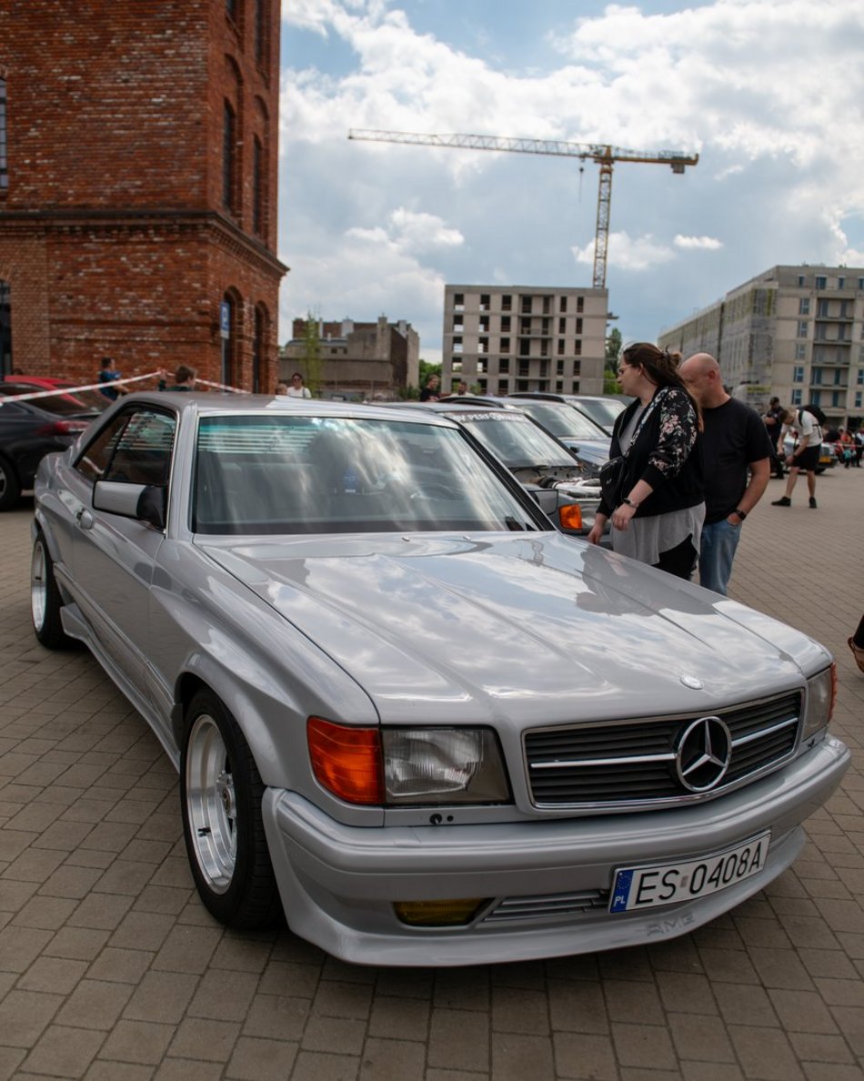 Łódź. Zlot Mercedesów w Ogrodach Geyera w Łodzi. Nie lada gratka dla fanów motoryzacji