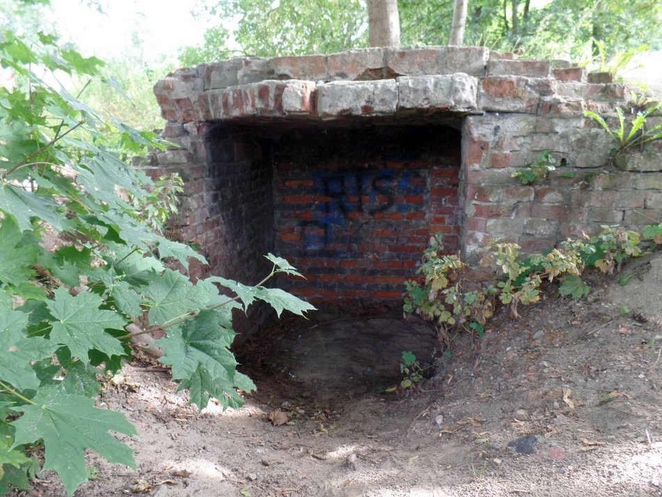 Schron w parku Julianowskim w Łodzi