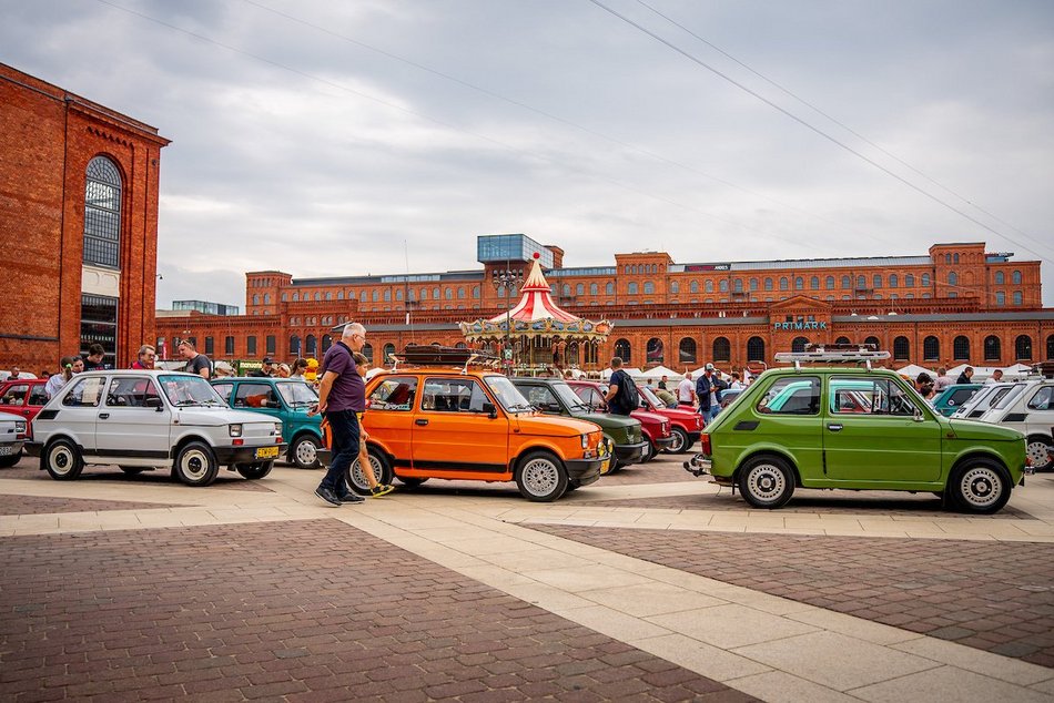 Łódź. Parada maluchów w Manufakturze! Kultowe fiaty 126p ciągle w modzie
