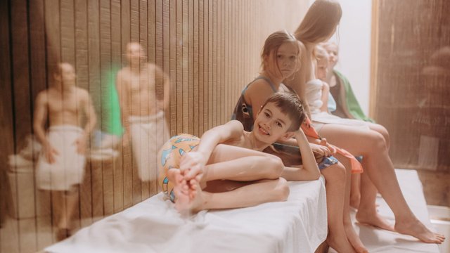 Saunowanie dla dzieci w Aquaparku Fala! Wśród atrakcji grota śnieżna, jacuzzi i sauna fińska