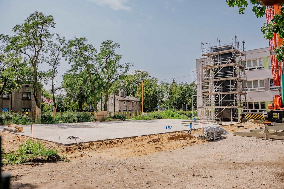 Łódź. Rozbudowa Szkoły Podstawowej nr 169 w Łodzi. Prace nie zwalniają tempa!