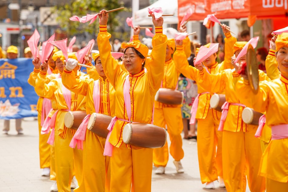 Chińska parada Falun Dafa na ul. Piotrkowskiej