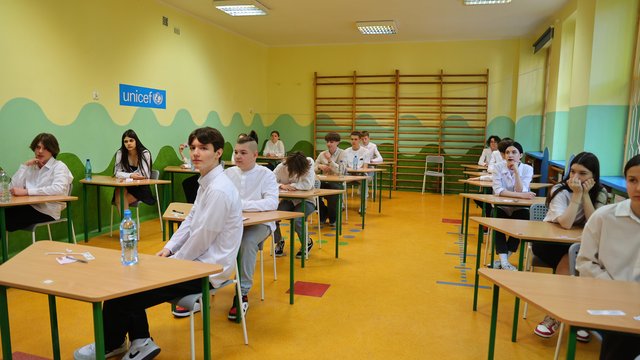 Egzamin ósmoklasisty w Łodzi wystartował. Na pierwszy ogień język polski, potem matematyka i język obcy