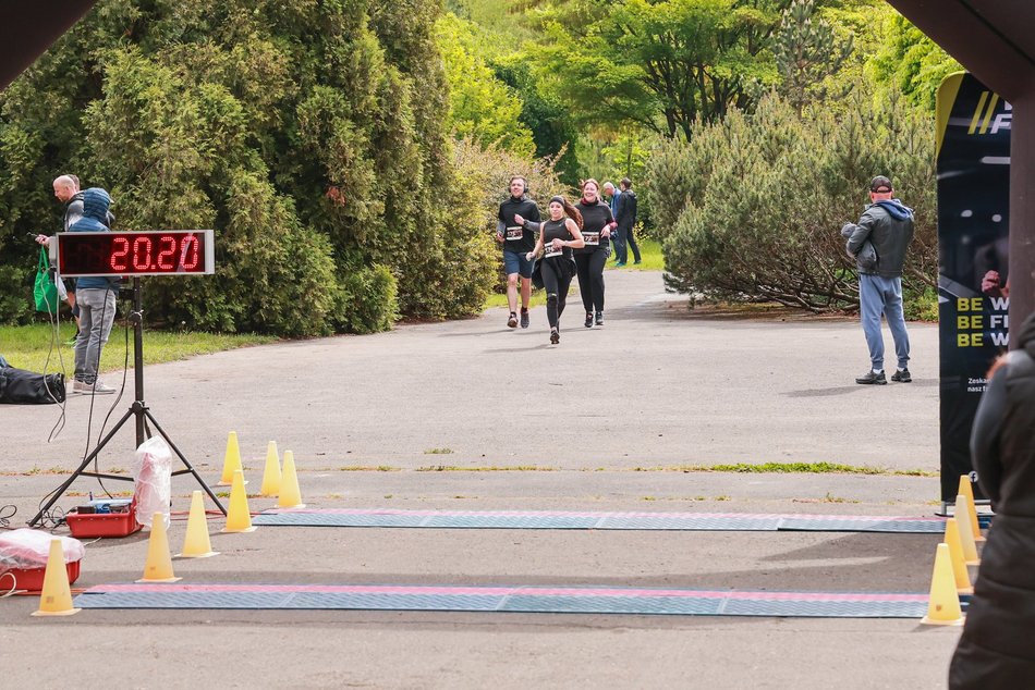 Łódź. Botaniczna Piątka. Setki łodzian pobiegły w Ogrodzie Botanicznym w Łodzi