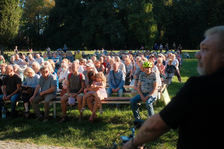 Łódź. Morskie opowieści w parku Julianowskim w Łodzi. Koncert zespołu Kapitan Thorn